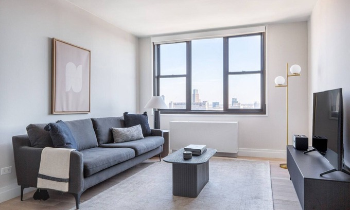 Rose Hill Apartamento | Sleek Kips Bay 1BR w/ W/D, Gym & Pool, nr Gramercy Theatre, by Blueground