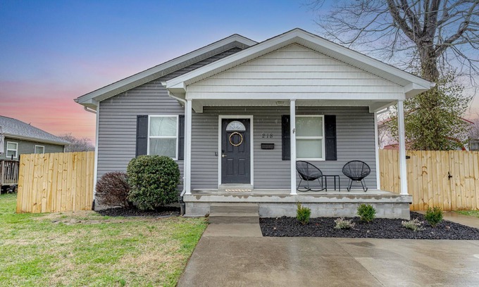 Elizabethtown Casa | Sleek+ Modern Home Close to Downtown