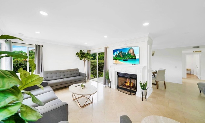 Monarch Beach Condominio | Sleek & Modern! Ocean Views! Walk to Beach! Pool & Patio! STR23-0052