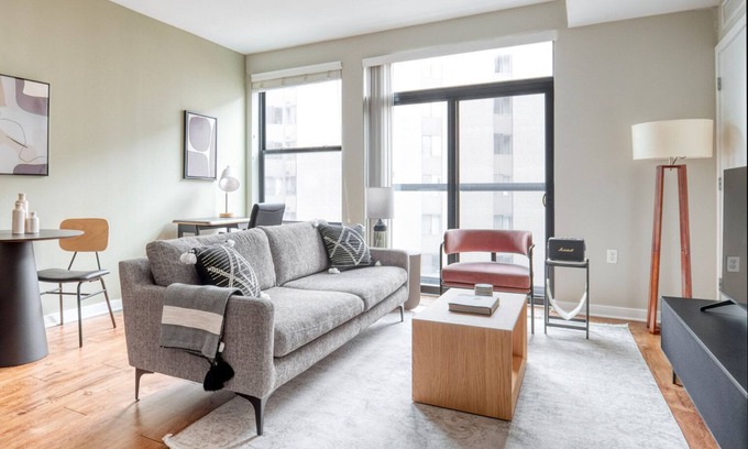 Mount Vernon Triangle Apartamento | Sleek Mount Vernon 1BR w/ Gym, Roof & W/D, near Metro, by Blueground