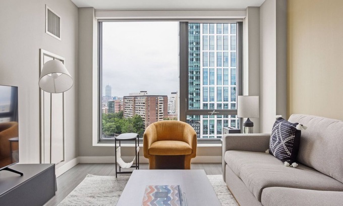 West End Apartamento | Sleek North Station 1BR w/ W/D & Gym, nr TD Garden, by Blueground