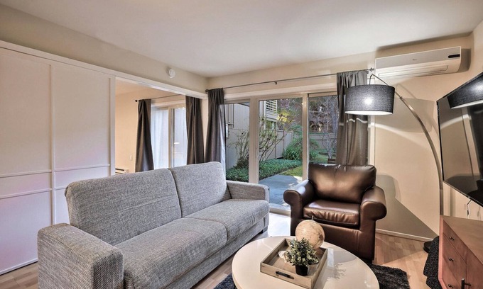 University South Apartamento | Sleek Palo Alto 1BR w/ A/C & W/D, nr Restaurants, by Blueground