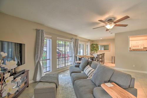 Cloisters Apartamento | Sleek Phoenix Condo Walk to Biltmore Fashion Park
