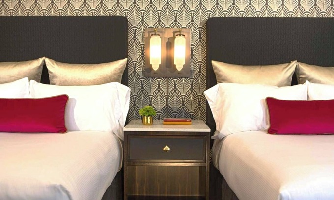 Downtown Chicago Hotel | Sleek Retreat, Unforgettable Experience, 2 Stylish Units Near Willis Tower!