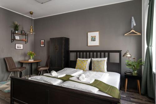 Weißgerber Apartamento | Sleek Studio by City Center by HM