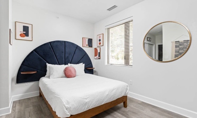 Meridian-Kessler Apartamento | Sleek Studio Unit near Broad Ripple by CozySuites