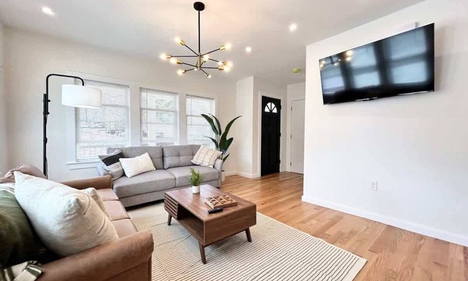 Arlington Apartamento | Spotless and Modern Apt w/2Ba,W/D,King Bed,Parking