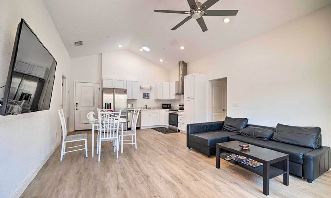 Tavares Condominio | Sleek Tavares Condo 3 Miles to Downtown