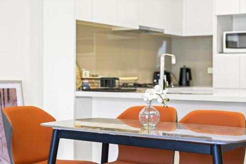 Rhodes Apartamento | Sleek Urban Lifestyle Retreat in Heart of Rhodes