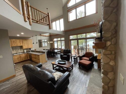 McGregor Casa | Sleep 12-big Sandy Lodge Resort-lakefront-luxury