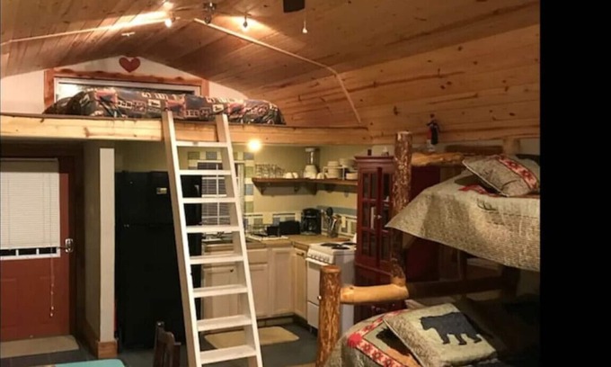 Mount Ida Casa | Sleep 7 at Fox Den Cabin, Near Lake Ouachita