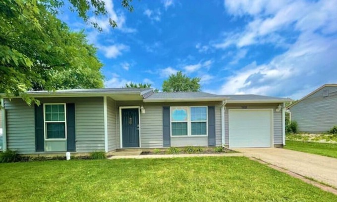 Acton Casa | Sleep 9! 15 min to Downtown Indy, 3 bd 1.5 Ba