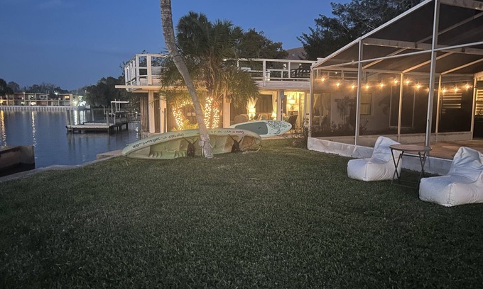 Springs at Kings Bay Apartamento | NUEVO LISTADO Crystal River Boathouse - Propiedad única, Boathouse sobre el agua.