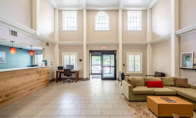 Crestline Heights Hotel | Sleep Inn & Suites Birmingham - Hoover