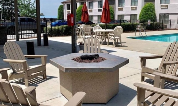Pine Forest Hotel | Sleep Inn & Suites Spring Lake - Fayetteville near Fort Bragg