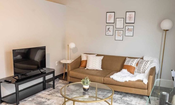 Des Moines Apartamento | Sleepover: Airy 1BD/1BA - Downtown Des Moines