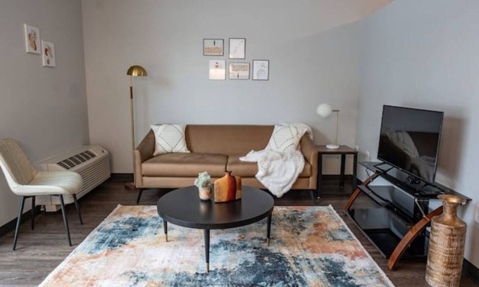 Des Moines Apartamento | Sleepover: Serene 1BD/1BA - Downtown Des Moines
