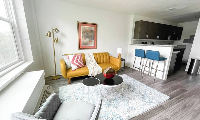 Cincinnati Apartamento | Sleepover: Superior 1BD/1BA + Gym - Cincinnati
