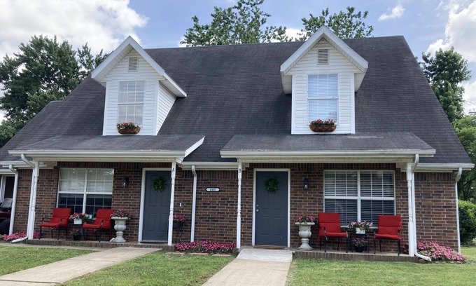 Bentonville Casa | Sleeps 10. 1.2mi to downtown! And only 0.3 mi to Tristan's Trail & Leopards Loop