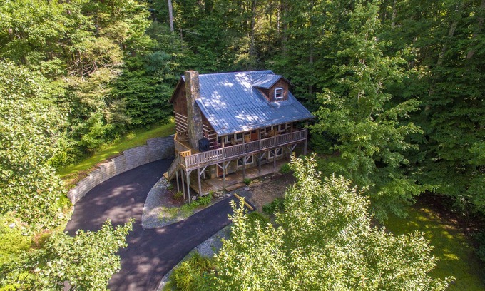 Banner Elk Cabina | Sleeps 10~Boone area getaway! Waterfalls,trails, Grandfather Mtn & wineries.