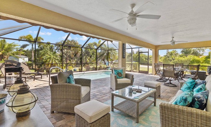 Englewood East Casa | Impresionante, moderno hogar de la piscina cerca de las playas de Englewood