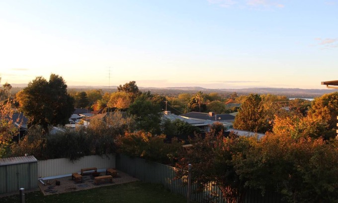 Kooringal Casa | Sleeps 10, Firepit, FREE Firewood