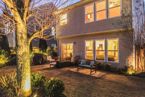 Gwinnett Place Casa | Sleeps 10 Near I-85 4br Family Stay