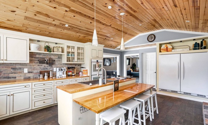 Westfield Casa | Sleeps 12+/Batting Cage/Theater!