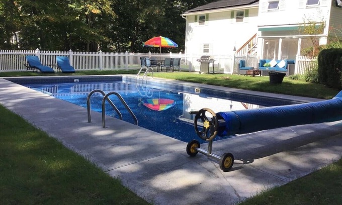 Wolcott Casa | Sleeps 12 - Pool - Grill