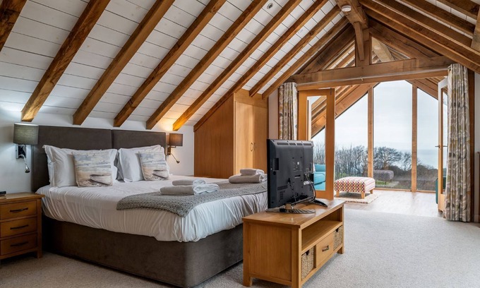 Watermouth Casa | Sleeps 12, swimming pool, sea views, games rooms