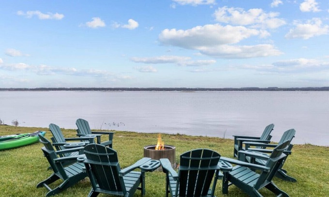 Shawano Casa | Sleeps 13! Lake Front|WaterToys!