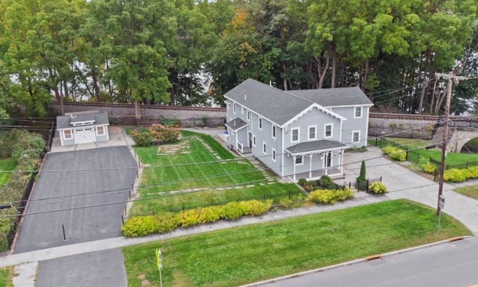 Seneca Falls Casa | Sleeps 14 | Van Cleef Lake Access for paddling | Near Seneca & Cayuga Lake