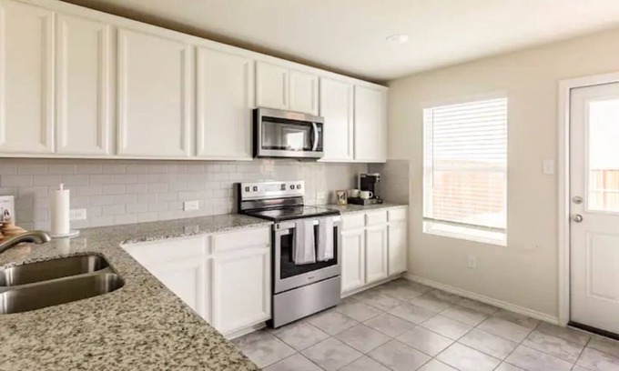 Forney Casa | Sleeps 13! Spacious 4bd home with 2 living rooms