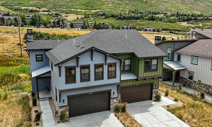 Deer Mountain Casa | Sleeps 14! Hot Tub-Games-Arcade & Balcony Views