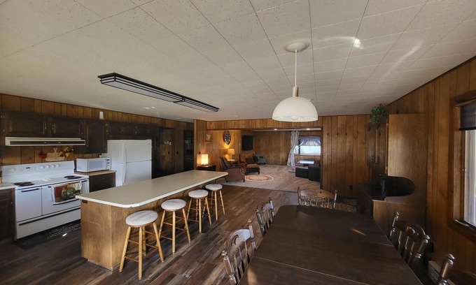 Heise Casa | Sleeps 14+ spacious home overlooking Heise.