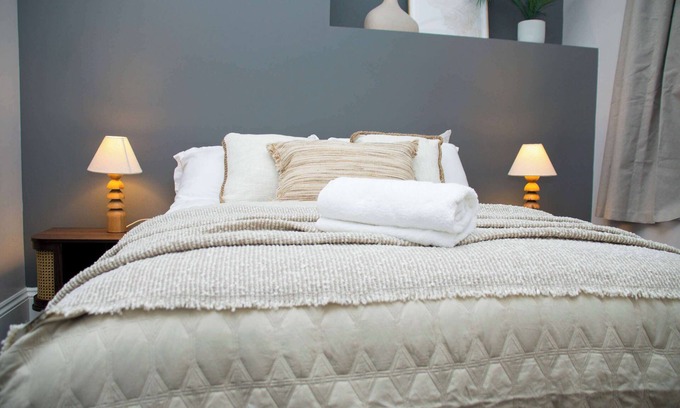 Old Trafford Casa | Sleeps 14 The Old Trafford Zen by Genesis Living