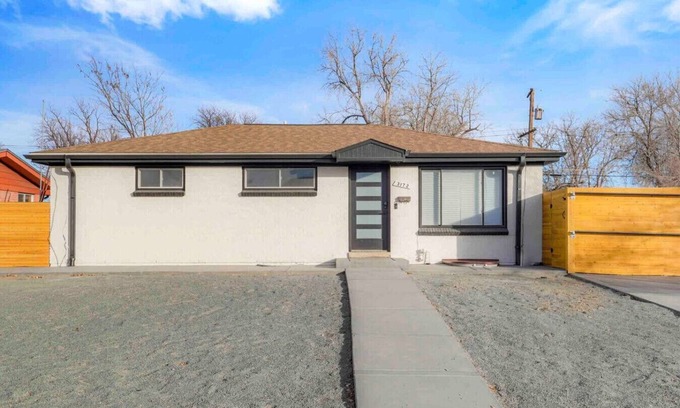 Aurora Casa | Sleeps 16 - 15 min/Downtown, 10 min/Medical Center