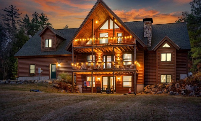 Sunday River Area Chalet De Esquí | Sleeps 16 | Hot Tub | Game Room | Fire Pit |3750SF