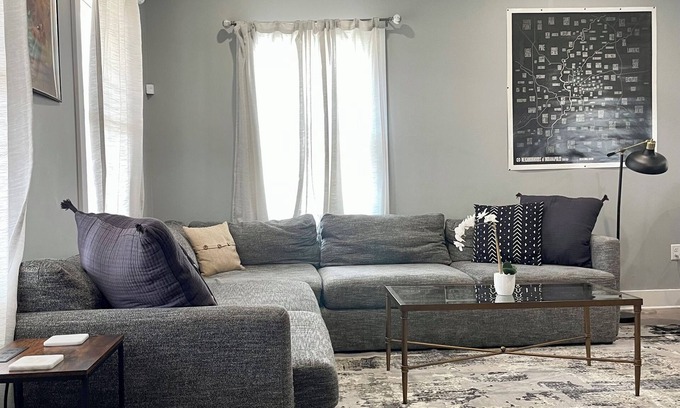Near Eastside Casa | Sleeps 16 - Spacious - King Beds - Kid Friendly - Walkable