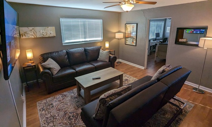 Knoxville Casa | Sleeps 17, 4 baths, two kitchens, outdoor living