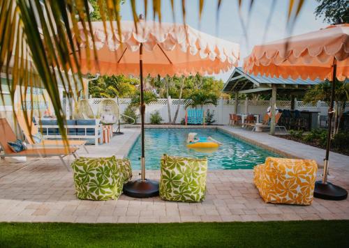 Palma Sola Casa | Sleeps 20 - Games - Basketball - Pool - Movie Room