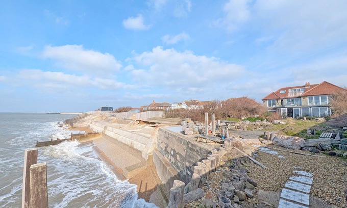 Selsey Cabaña | Sleeps 20 guests in 10 bedrooms