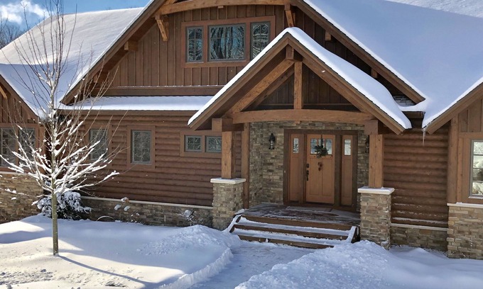 Harbor Springs Cabina | Escapada de primavera, capacidad para 24 personas, 7 dormitorios, salón 5,462