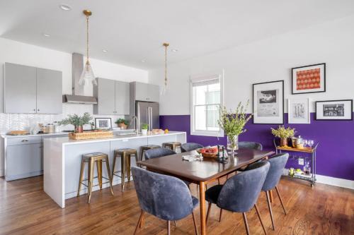 Buena Vista Casa | Sleeps 36 3 Townhomes 12BDR Mins to DT Broadway Painted Ladies Nashville