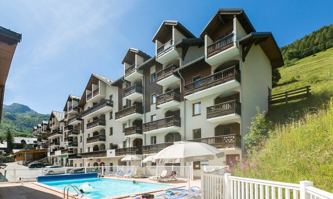 Saint-Sorlin-d'Arves Apartamento | Sleeps 4! Alpine Paradise | Studio Cabin