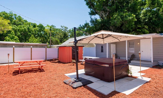 Tampa Casa | Sleeps 4 Hot Tub Fenced INN