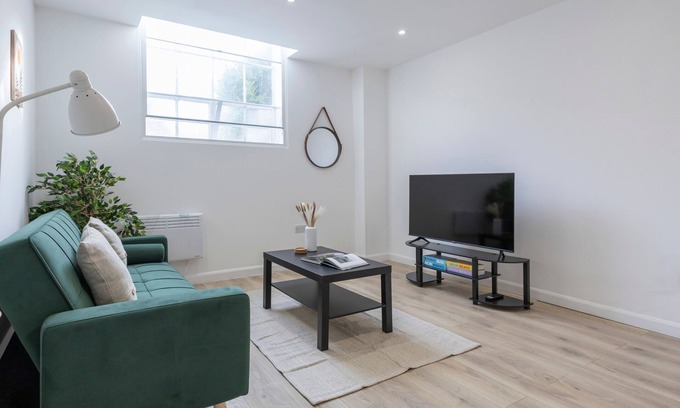 Newark Apartamento | Sleeps 4 | Perfect for Contractors | Free Wi-Fi