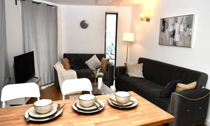 Royal Docks Apartamento | Sleeps 4 - Private Balcony - Wheelchair Accessible
