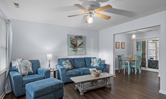 Emerald Isle Casa | Sleeps 5! 2 BR, 2.5BA Townhome-Walk to Beach & Dining – Your Escape Awaits!