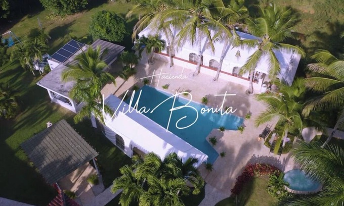 Aguadilla Pueblo Villa | Estadías de 50+, Mansión para boda y vacaciones en Aguadilla, piscina, jacuzzi..